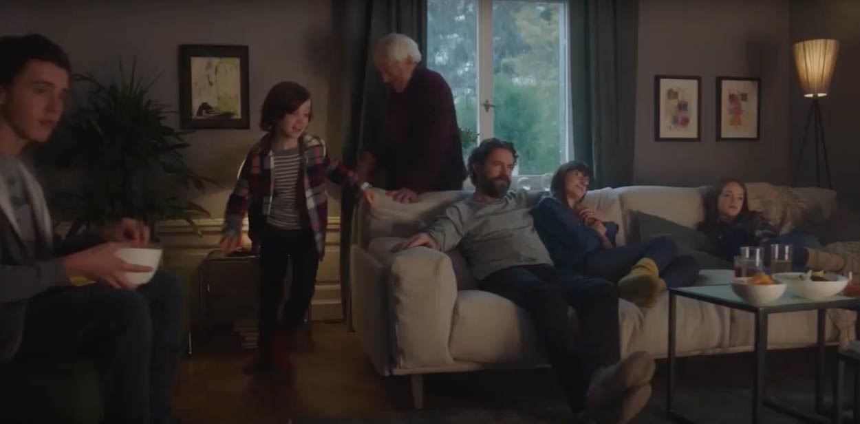 Fabienne's und Laura's Arbeit beim Swisscom Dreh - ID13869_00.jpg?v=1566310417