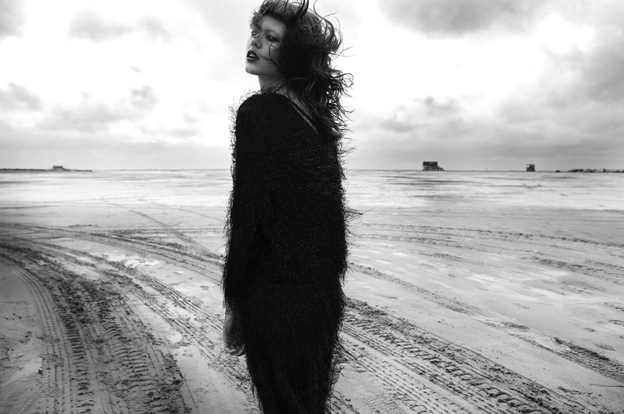 Fabienne's 'out of place' Editorial - ID13873_02.jpg?v=1566310417