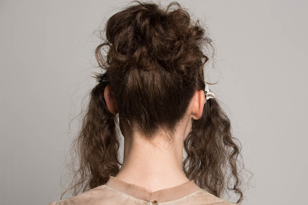 einfache Hochsteckfrisur mit Haarschmuck - ID14017_04.jpg?v=1566310421