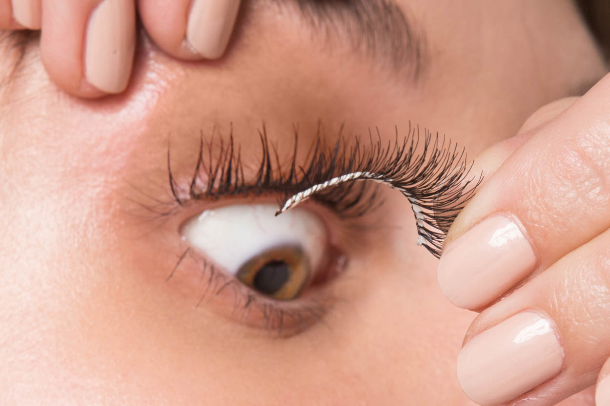 Wimpern kleben von unten - ID14163_02.jpg?v=1566310426