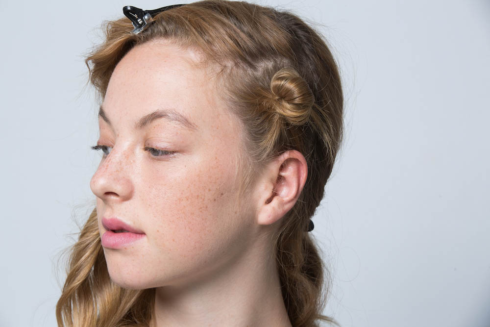 90er Jahre Frisur – Die heiß geliebten Mini Dutts! - ID14283_05.jpg?v=1566310429