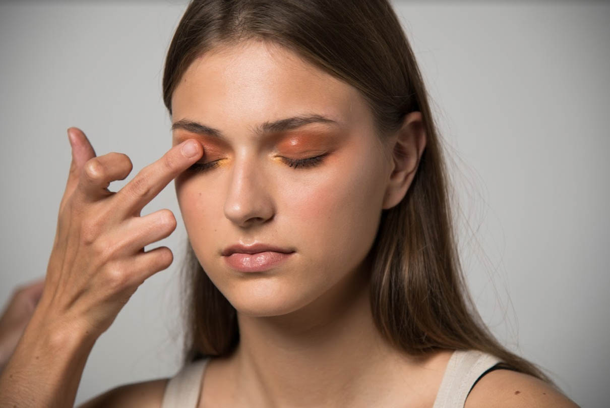 Bronzy / Glossy Eye Makeup - ID14352_02.jpg?v=1566310430