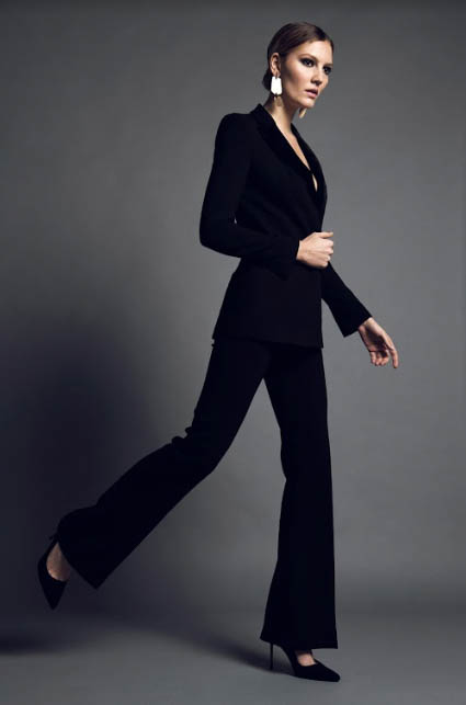 SMOKING VERSUS “DAS KLEINE SCHWARZE” - ID14383_03.jpg?v=1566310431