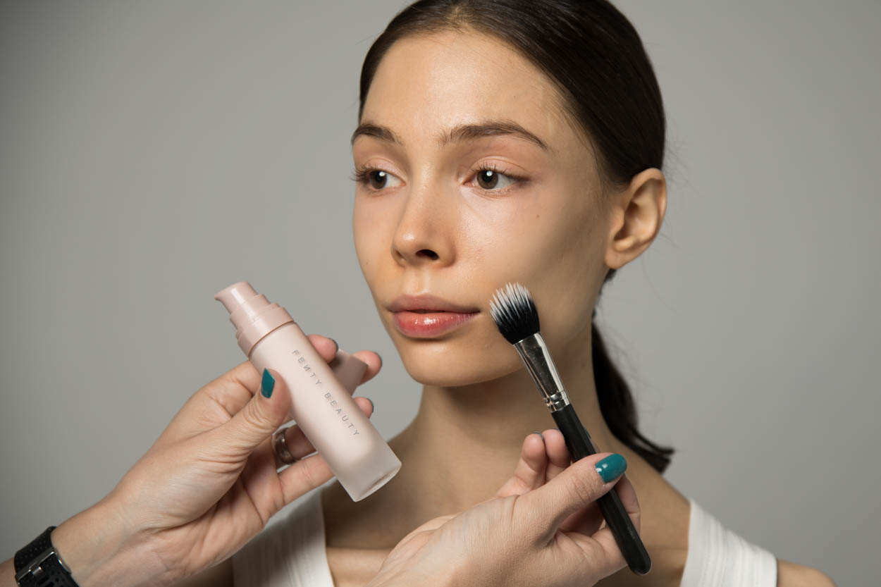 Frühlingstrend 2019: Der Glossy / Nude Look - ID14398_02.jpg?v=1566310432