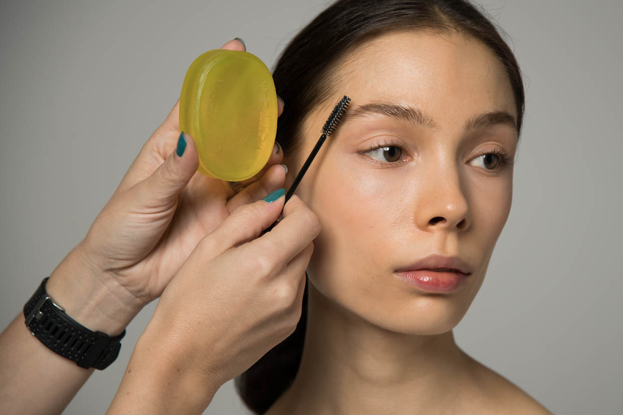 Frühlingstrend 2019: Der Glossy / Nude Look - ID14398_04.jpg?v=1566310432