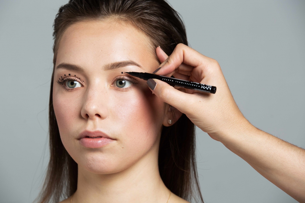 Anstatt einen normalen Eyliner – PUNKTE - anstatt-einen-normalen-eyliner-----punkte--ID14450-3.jpg?v=1568284081