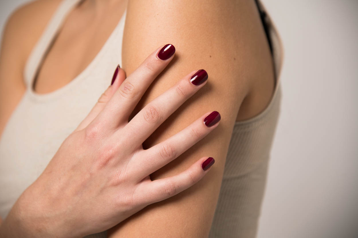 Easy Christmas Nail Look - easy-christmas-nail-look--ID14399_00.jpg?v=1575539987