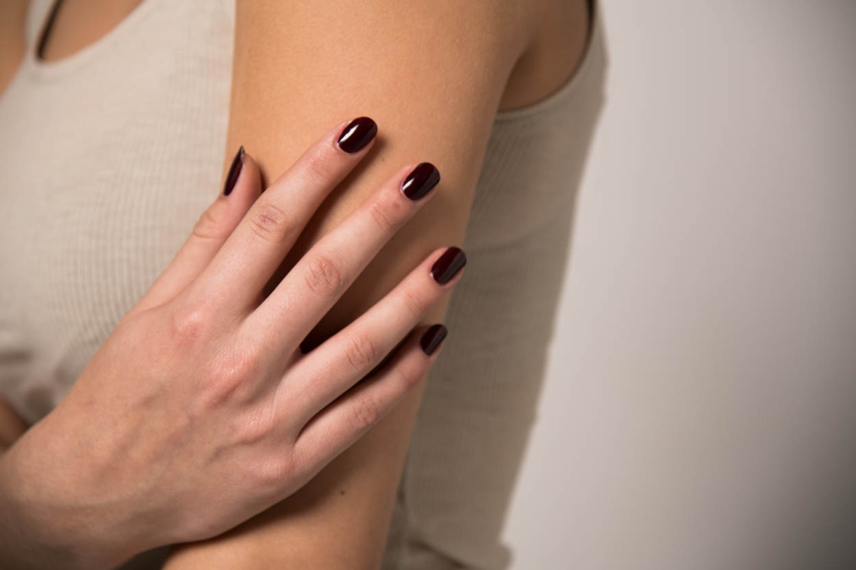 Easy Christmas Nail Look - easy-christmas-nail-look--ID14399_01.jpg?v=1575539987