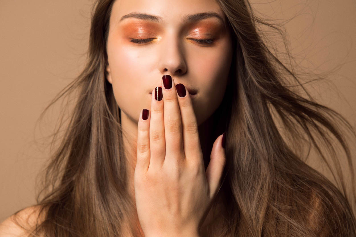 Easy Christmas Nail Look - easy-christmas-nail-look--ID14399_03.jpg?v=1575539987